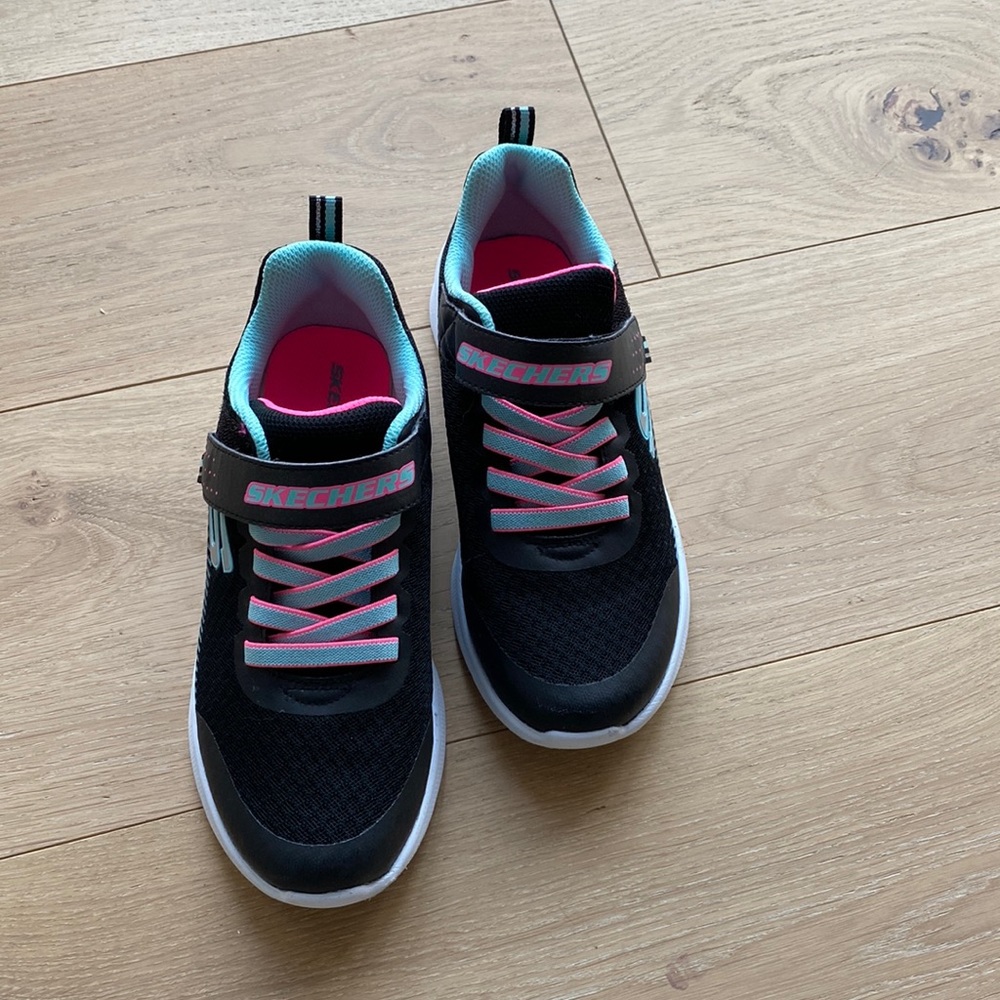 Sketchers girls size 3. Like new - worn once and outgrew.